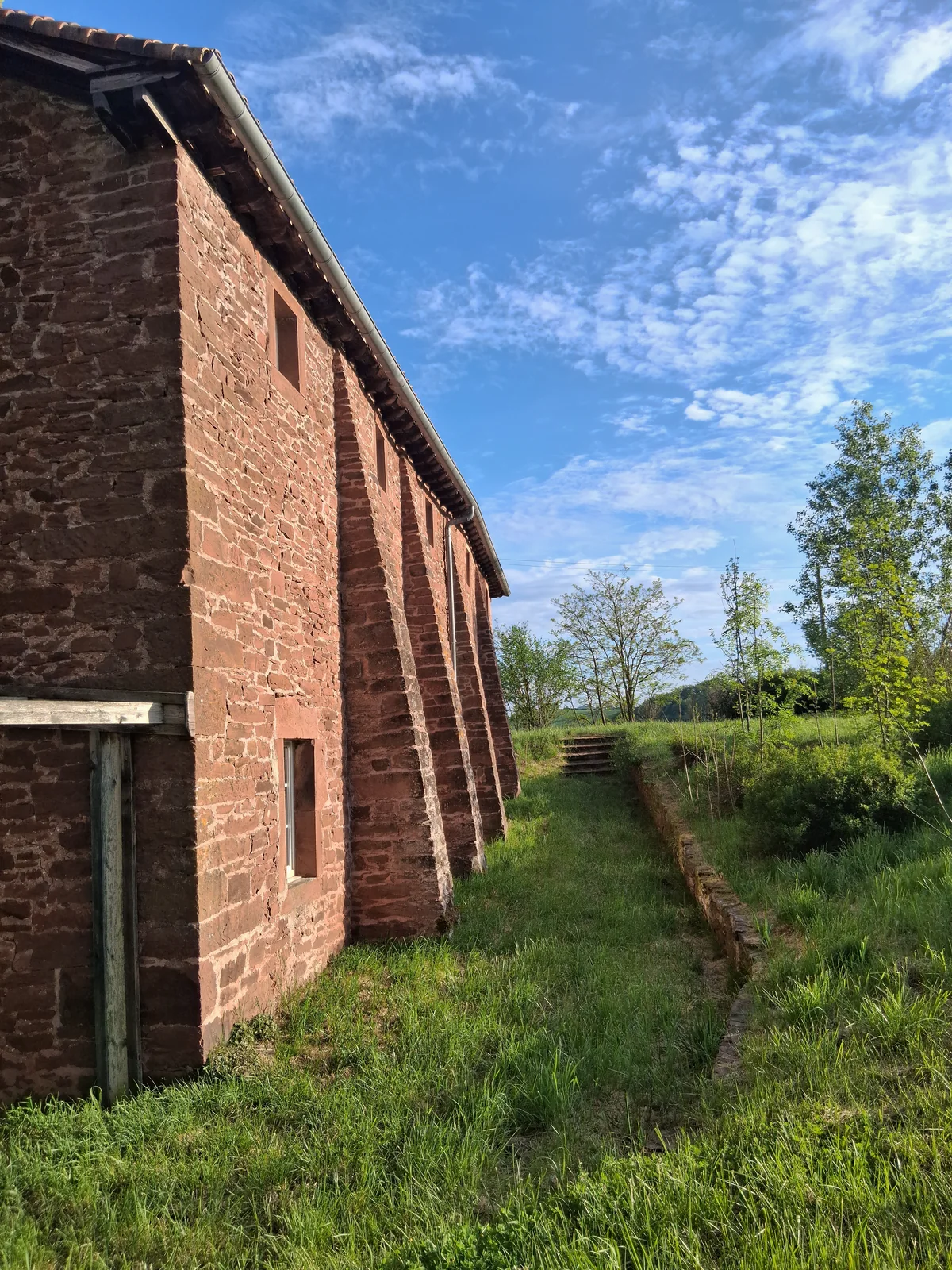 Strebepfeiler an der Fassade